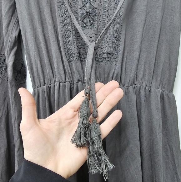 Knox Rose Gray Bell Sleeve Embroidered Scoop Neck Tassel Tie Boho Dress - Picture 7 of 9